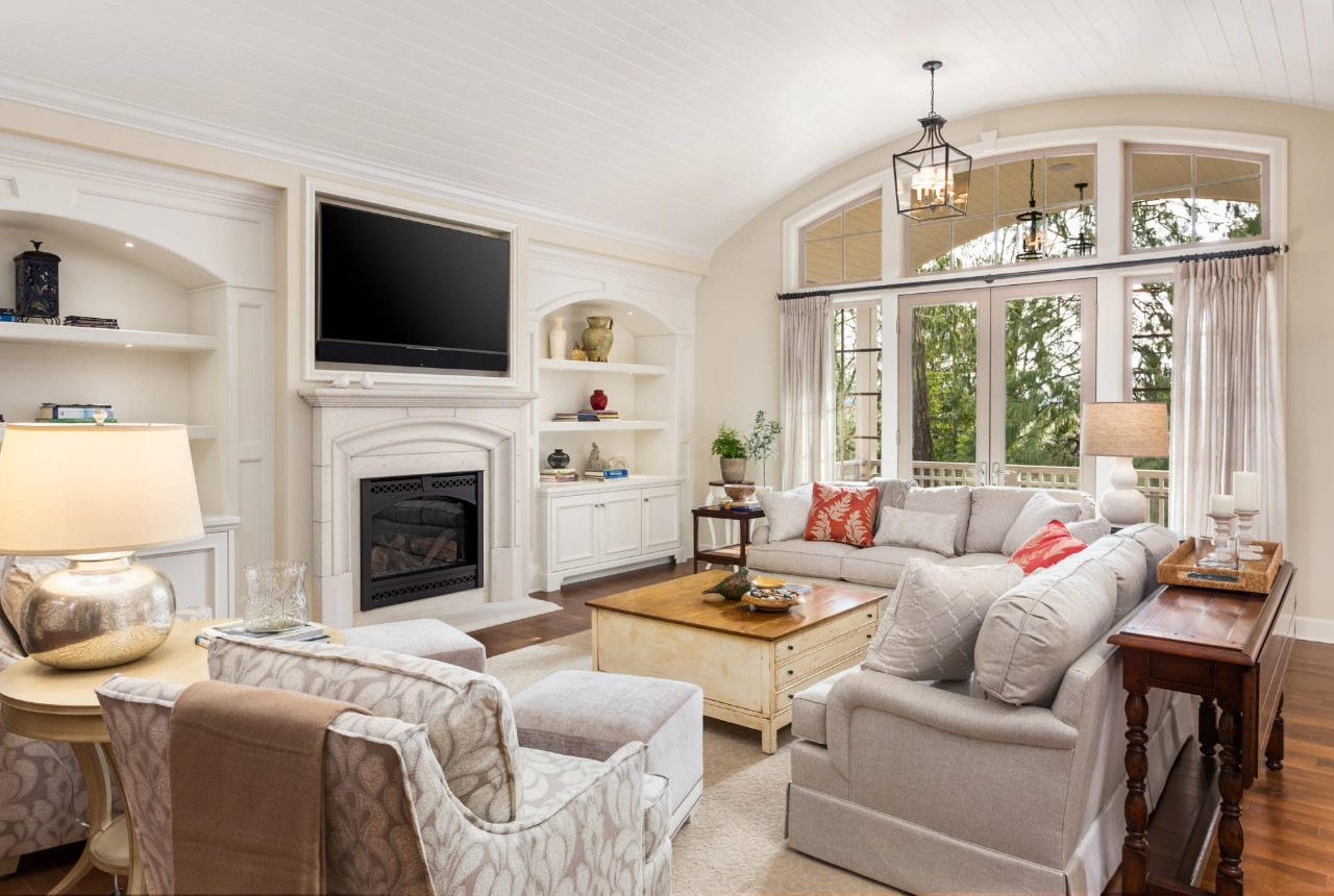 A living room with a traditional interior design style near Amarillo, Texas (TX)